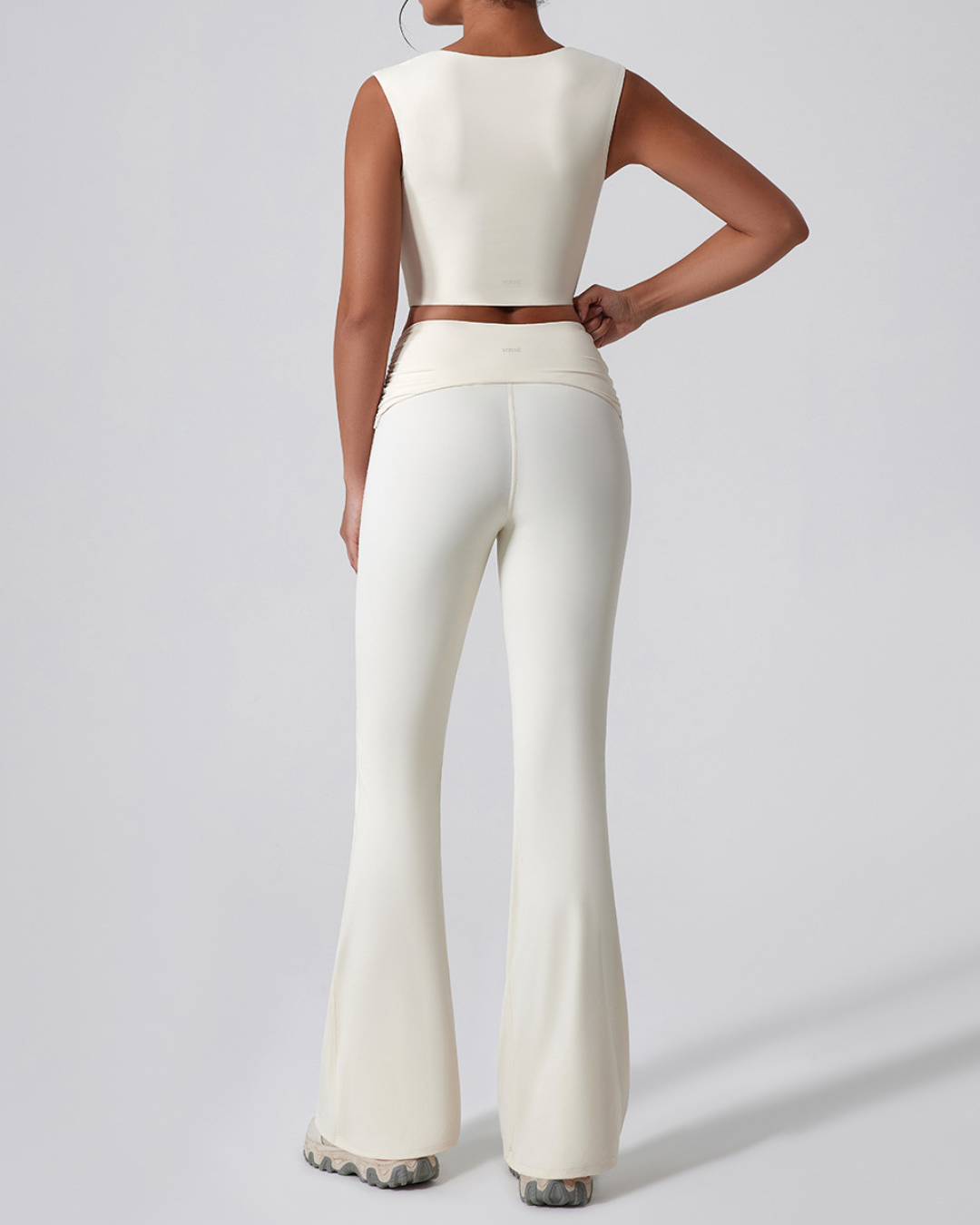 Abia V Contour 2-Piece Set